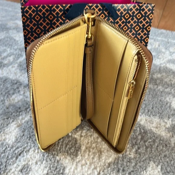 New Tory Burch Robinson Crosshatch Saffino leather Continental Wallet Wristlet - Picture 12 of 15